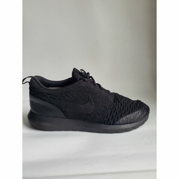 nike roshe flyknit black